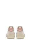 Vue arrière des Autry Medalist LS37 rose poudré et beige clair, sneakers femme tendance, dispo à Versailles