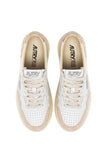 Vue du dessus des Autry Medalist LS75 blanc et beige clair, baskets femme confort, dispo à Versailles. Seeyoustore