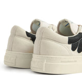 CHAUSSURE EN TOILE BEIGE ET TACHE NOIR STEPNEY  Sneakers, chaussures, baskets, Art, streetwear, minimaliste, graphique, Unisexe, homme, femme, mode urbaine