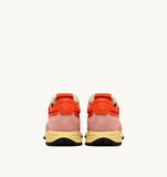 Sneakers Autry Reelwind rose rouge et orange en daim et mesh, homme tendance, dispo à Versailles