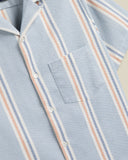 Chemise Radi Portuguese Flannel à rayures bleues, blanches et pêche, avec poche poitrine et tissu texturé.