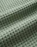 Gros plan sur le tissu vert gaufré de la Chemise Cornelius — Portuguese Flannel.