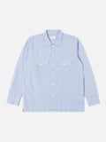 L/S Utility Shirt Pale Blue Seersucker Universal Works, chemise à manches longues inspirée du workwear. Tissu en seersucker léger et texturé, parfait pour un confort optimal et une bonne respirabilité. Coloris bleu pâle élégant et polyvalent. Disponible exclusivement en boutique chez SEE YOU, concept store à Versailles.