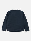 Zip Liner Jacket Navy Slub Sateen Universal Works vue de dos. Silhouette minimaliste et fluide, parfaite pour être portée seule ou en superposition. Tissu texturé offrant un rendu subtil et raffiné. Venez l’essayer chez SEE YOU à Versailles.