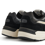 BASKET SEMELLE BLANC CASSÉ ET NOIR STEPNEY Sneakers en daim noir
Stepney Workers Club Amiel S-Strike
Baskets streetwear minimalistes
Mode urbaine unisexe