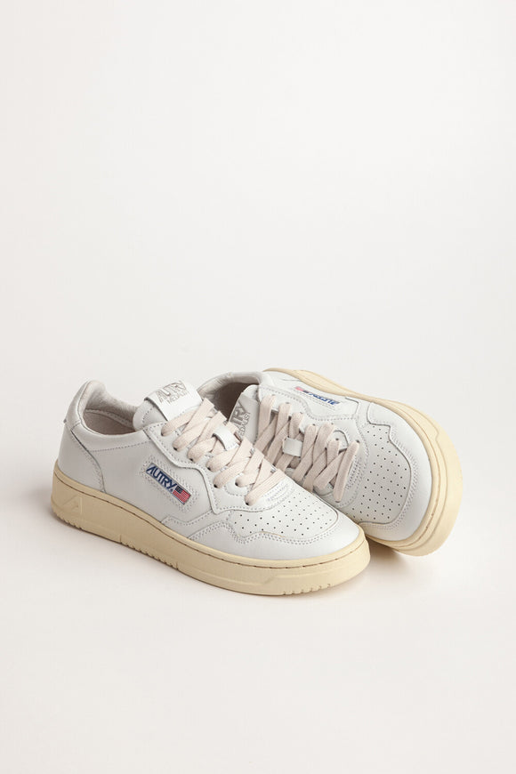 BASKET MEDALIST LOW CUIR BLANC AUTRY ACTION SHOES