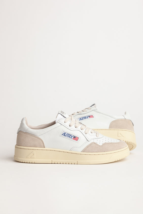 BASKET MEDALIST LOW SUEDE LEATHER WHITE AUTRY ACTION SHOES VERSAILLES