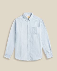 Chemise à rayures vertes et blanches Belavista – coupe droite, col boutonné, 100 % coton. Une pièce estivale raffinée signée Portuguese Flannel, disponible chez SEE YOU à Versailles.