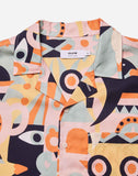 Gros plan sur le tissu en coton et lin de la Chemise Guanacaste OLOW. Une matière respirante et légère, parfaite pour les journées ensoleillées. Un essentiel à découvrir en boutique chez SEE YOU à Versailles.