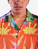 Détail du col cubain et des boutons en nacre de la Chemise Aloha Wildflowers OLOW. Finitions soignées pour un look élégant et vintage. Disponible en exclusivité chez SEE YOU, concept store à Versailles.