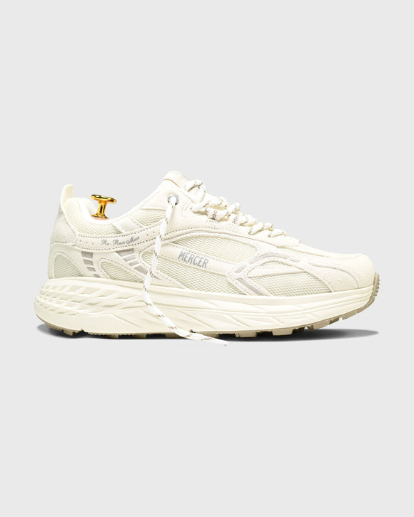 BASKET RE-RUN MAX SUEDE OFF WHITE MERCER AMSTERDAM Baskets en nubuck olive/gris/blanc
Mercer Amsterdam The Re-Run Max avis
Sneakers avec semelle EVA confortable
Chaussures avec semelle en caoutchouc recyclé
Baskets tendance 2025 Mercer Amsterdam