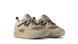 CHAUSSURES SNEAKERS BASKET KARHU SOLIDE CONFORT RUNNING LIFESTYLE MARRON BLANC BEIGE DURABLE HOMME FEMME MODE PRINTEMPS ETE FUSION 2.0 MARQUE FINLANDAISE ATHLETSME COURSE BOUTIQUE VERSAILLES 78 YVELINES FRANCE 