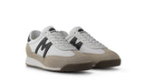 Basket KARHU Mestari Silver Lining Black, un modèle emblématique au design rétro-running. Alliance parfaite entre confort et style avec une tige en suède et mesh respirant. Semelle intermédiaire dotée de la technologie Air Cushion pour un amorti optimal. Disponible en boutique chez SEE YOU, concept store à Versailles.