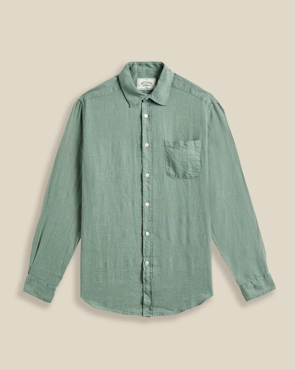 Chemise en lin beige à manches longues – modèle dry green de Portuguese Flannel. Coupe classique, col structuré et tissu léger. Élégance naturelle à découvrir chez SEE YOU, concept store homme à Versailles.