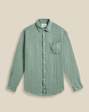Chemise en lin beige à manches longues – modèle dry green de Portuguese Flannel. Coupe classique, col structuré et tissu léger. Élégance naturelle à découvrir chez SEE YOU, concept store homme à Versailles.