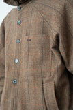 Détail de la texture du tissu chevron beige de la veste Dune