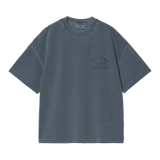 T-shirt manches courtes Bait Shack Dusky Blue Carhartt WIP – dos imprimé poisson avec une coupe loose et un tombé naturel. Un basique revisité pour un look casual et tendance. À retrouver en boutique chez SEE YOU à Versailles.