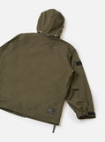 Veste Down CR Raf Universal Works en vert olive, vue arrière avec capuche, poignets réglables et étiquette de marque.