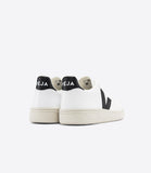CHAUSSURE POUR HOMME AVEC LE LACET BLANC ET L’ARRIÈRE NOIR VEJA 