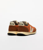Basket VEJA Rio Branco II – Talon renforcé avec empiècement orange Pumpkin et logo VEJA, une touche dynamique et sportive.
