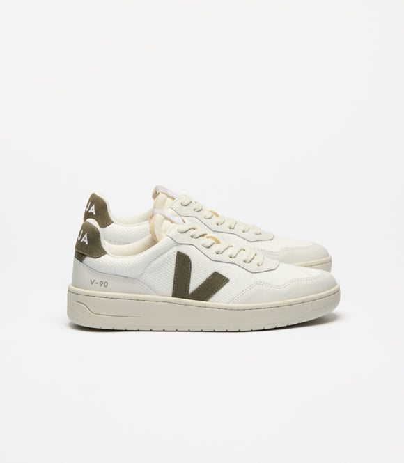 Basket VEJA V-90 Extra White Kaki – Sneakers en cuir blanc avec détails kaki, design épuré et fabrication éco-responsable.