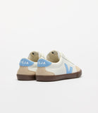 CHAUSSURE FEMME VOLLEY CUIR ET SUEDE LOGO BLEU CIEL VEJA ETHIQUE ECORESPONSABLE SEMELLE MARRON VERSAILLES MODE NOUVEAU