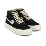BASKET MONTANTE EN SUEDE NOIR ET LOGO BLANC. STEPNEY Sneakers en daim unisexes
Baskets streetwear minimalistes
Chaussures mode urbaine en daim
Sneakers casual chic pour homme et femme
Baskets confortables et stylées en suede