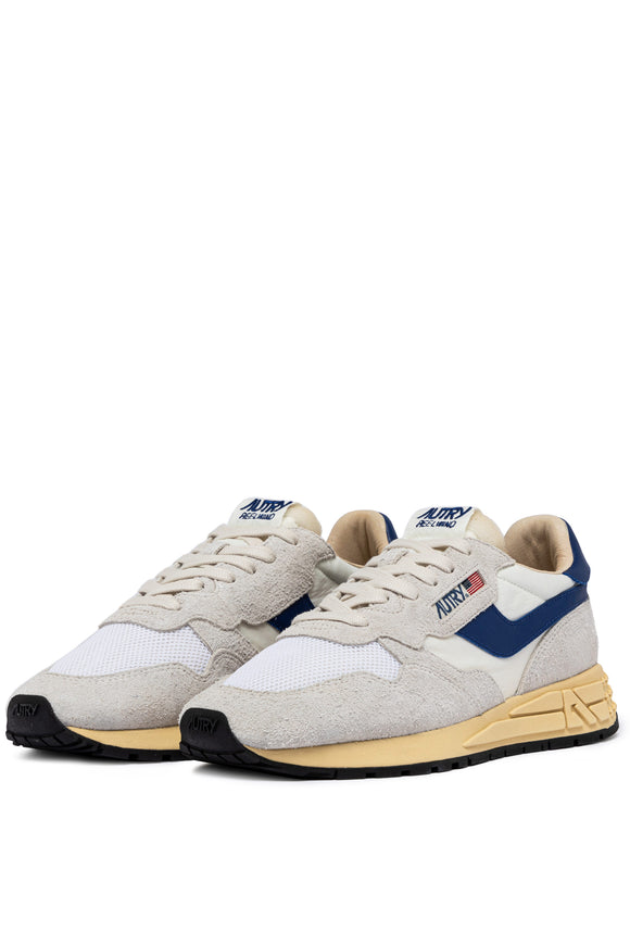 CHAUSSURES DE SPORT VINTAGE, SNEAKERS RÉTRO BEIGE, BASKETS CASUAL BLEU ET BLANC, CHAUSSURES EN DAIM POUR HOMMES, MODÈLE CLASSIQUE DE SNEAKERS, CHAUSSURES CONFORTABLES POUR TOUS LES JOURS, SNEAKERS TENDANCE 2025, CHAUSSURES AVEC SEMELLE BEIGE, BASKETS UNISEXES ÉLÉGANTES, CHAUSSURES AUTRY MODÈLE EMBLÉMATIQUE, BASKETS MODE STREETWEAR, SNEAKERS EN DAIM ET TEXTILE, CHAUSSURES BASSES POUR HOMME, CHAUSSURES LIFESTYLE POLYVALENTES, SNEAKERS PREMIUM LOOK VINTAGE.