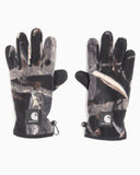 Paire de Gants Blevin Camo Carhartt WIP en polaire à motif camouflage noir, gris et marron, avec écussons logos et mousquetons.
