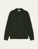 Surchemise Maille Milano Rosin Green Les Deux, veste homme en maille vert foncé avec col, boutons et poches poitrine.