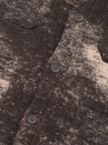 Cardigan Cloud Camo Knit Universal Works Marron. Gros plan sur le tissu tricoté &agrave; motif camouflage nuage et les boutons.