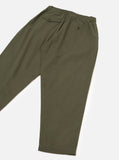 Pantalon de survêtement plissé en moleskine brossée olive Universal Works, vue arrière avec ceinture élastique et poches.