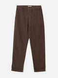 Pantalon Universal Works Military Chino Cord — Cacao, en velours côtelé marron, coupe décontractée.