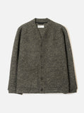 Cardigan Advance Raven Fleece Olive Universal Works, motif chevron texturé, col V et boutonnage frontal.
