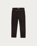 Jean Carotte Jabali Apache Cocoa HOMECORE, pantalon denim marron foncé avec cordon orange à la taille.