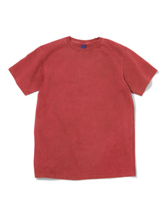 Jersey 100% coton ROUGE teint en pièce (garment dyed), propre au savoir-faire japonais de Good On. Texture douce, toucher vintage et couleur nuancée. Disponible en boutique chez SEE YOU à Versailles.