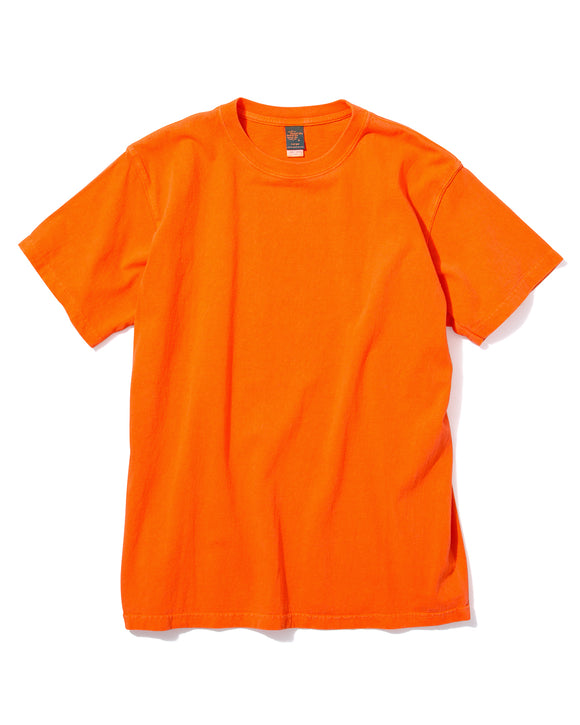 Tee-shirt S/S P-Orange Good On – coupe droite, col rond, en coton jersey teint à l’ancienne pour un rendu unique. Un t-shirt fabriqué au Japon, au style vintage affirmé. Disponible chez SEE YOU, concept store à Versailles.